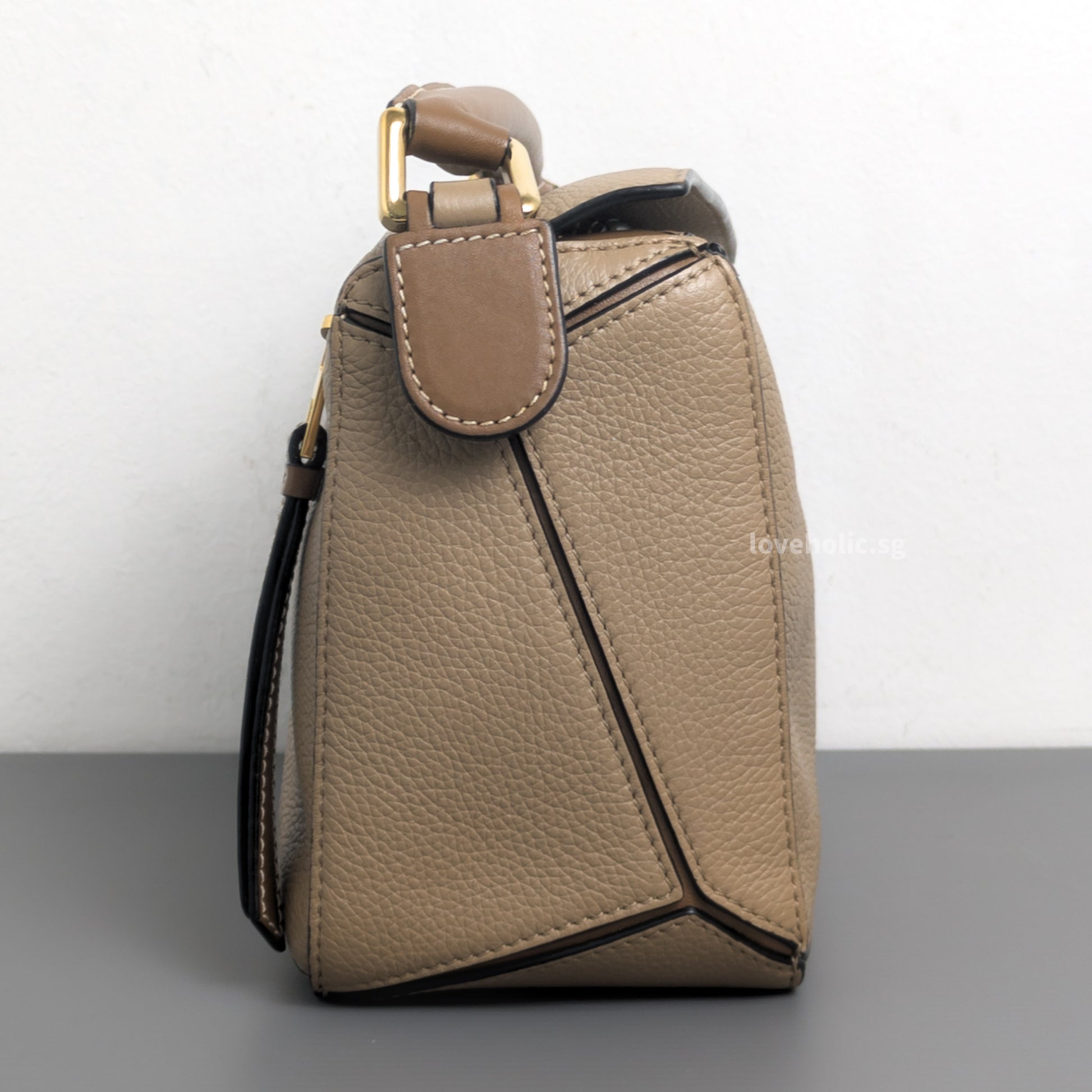 Loewe Puzzle Small | Sand Calfskin Gold Hardware-details