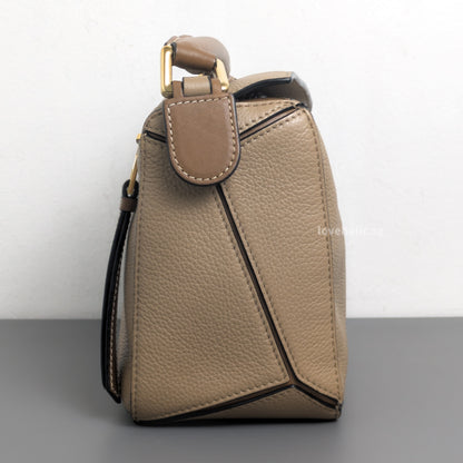 Loewe Puzzle Small | Sand Calfskin Gold Hardware-details
