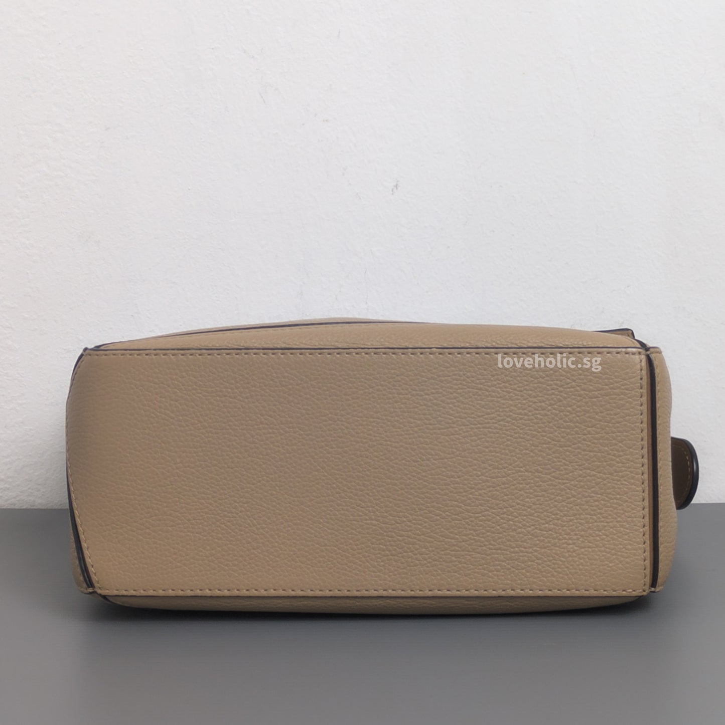 Loewe Puzzle Small | Sand Calfskin Gold Hardware-details