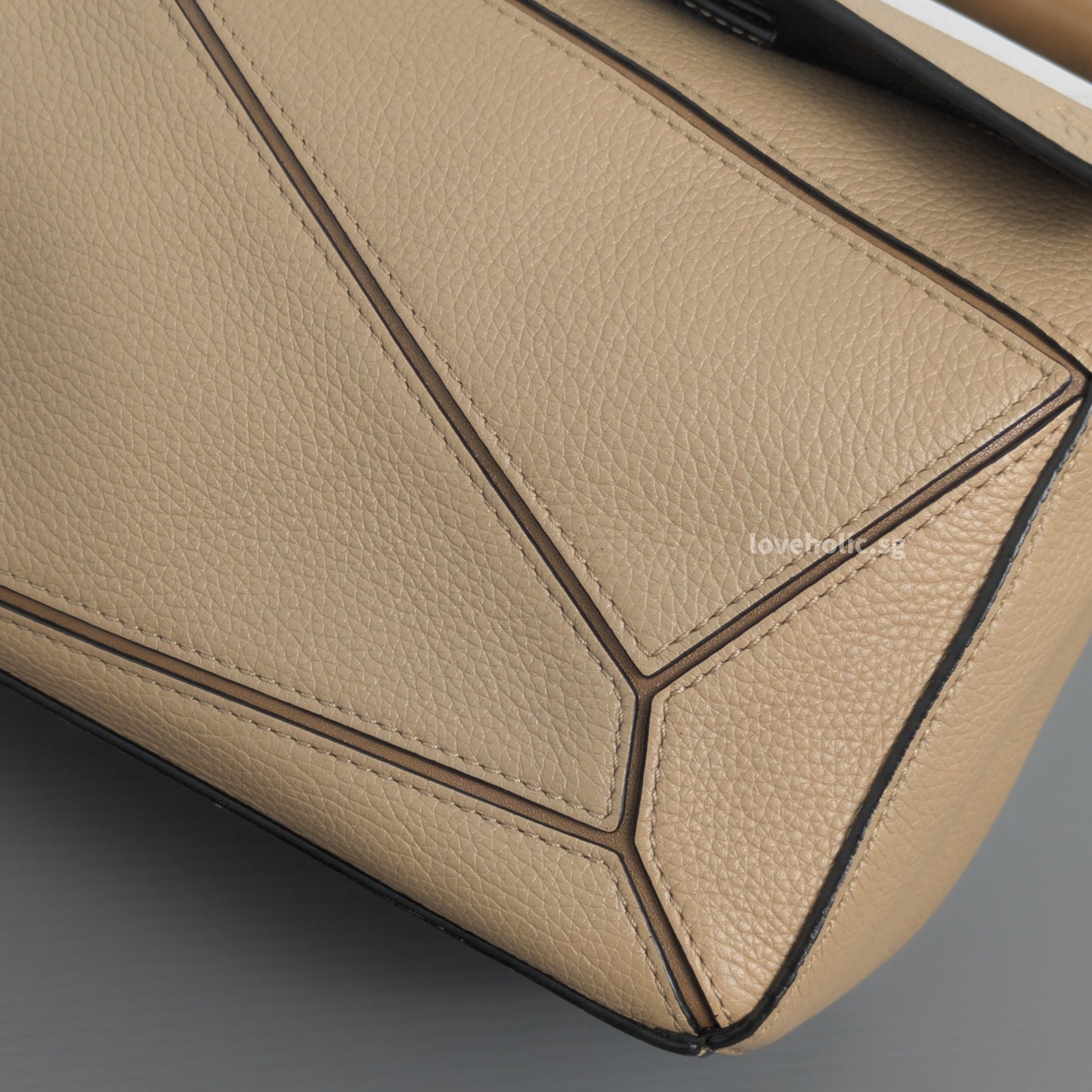 Loewe Puzzle Small | Sand Calfskin Gold Hardware-details
