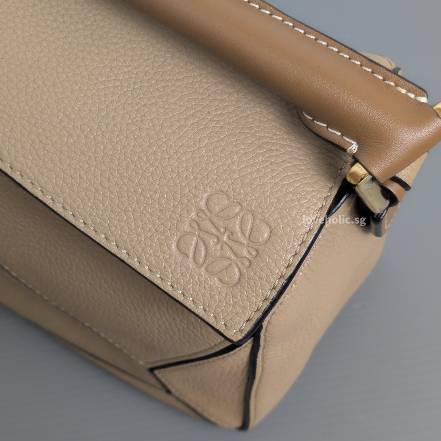 Loewe Puzzle Small | Sand Calfskin Gold Hardware-details