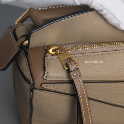 Loewe Puzzle Small | Sand Calfskin Gold Hardware-details