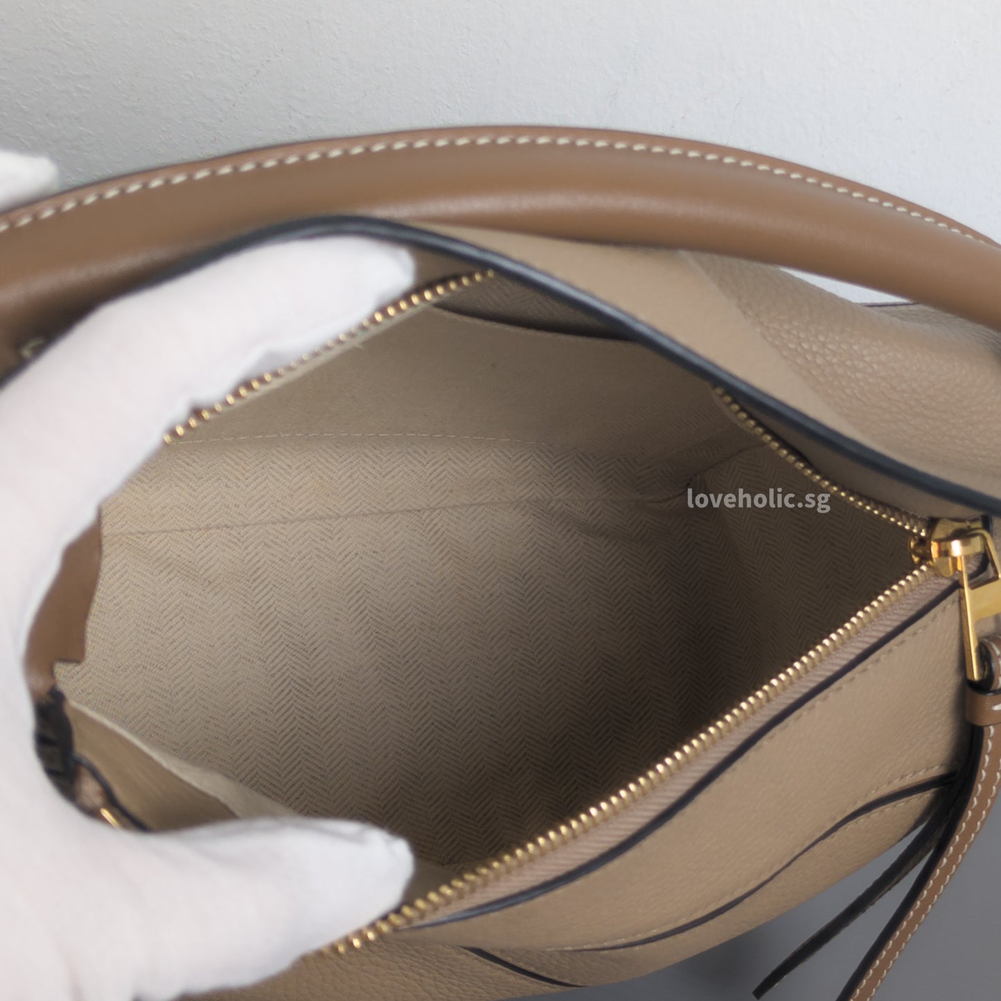 Loewe Puzzle Small | Sand Calfskin Gold Hardware-details