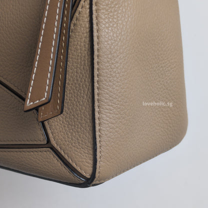 Loewe Puzzle Small | Sand Calfskin Gold Hardware-details
