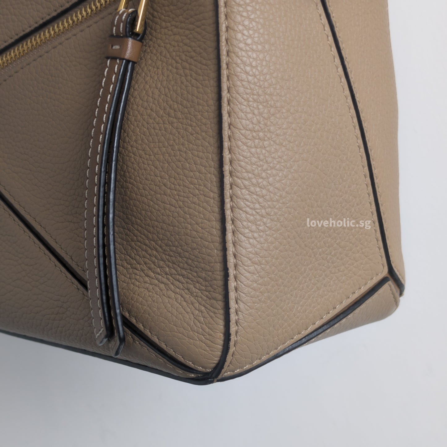 Loewe Puzzle Small | Sand Calfskin Gold Hardware-details