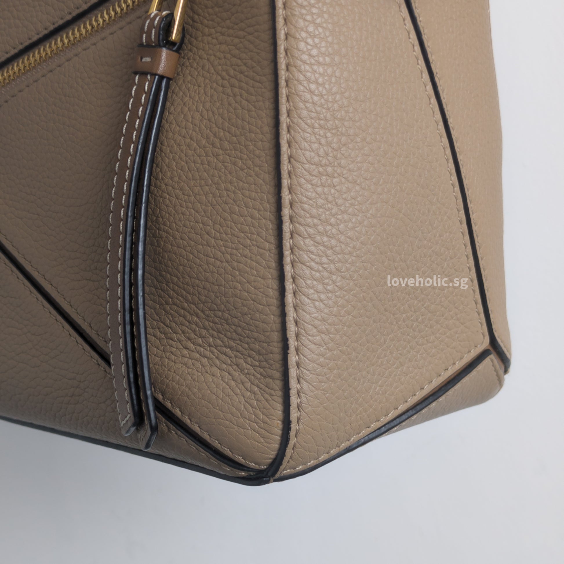 Loewe Puzzle Small | Sand Calfskin Gold Hardware-details
