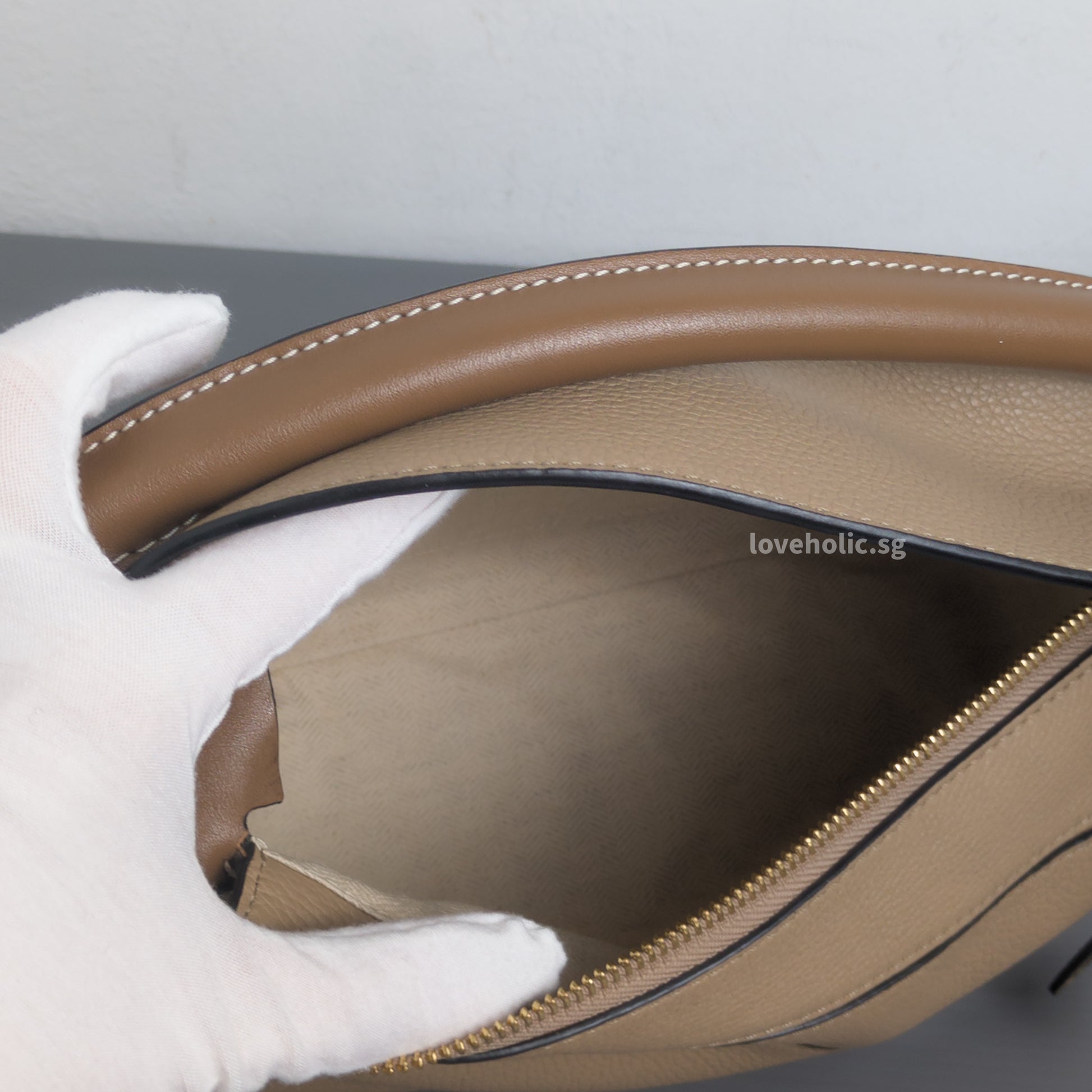 Loewe Puzzle Small | Sand Calfskin Gold Hardware-details