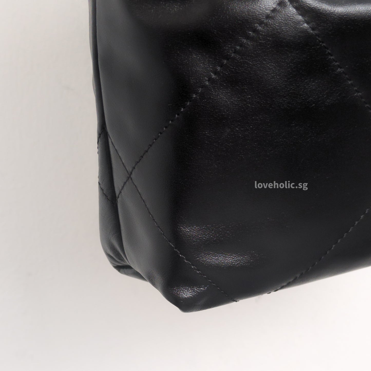 Chanel 22 Mini | Black Shiny Calfskin Gold Hardware