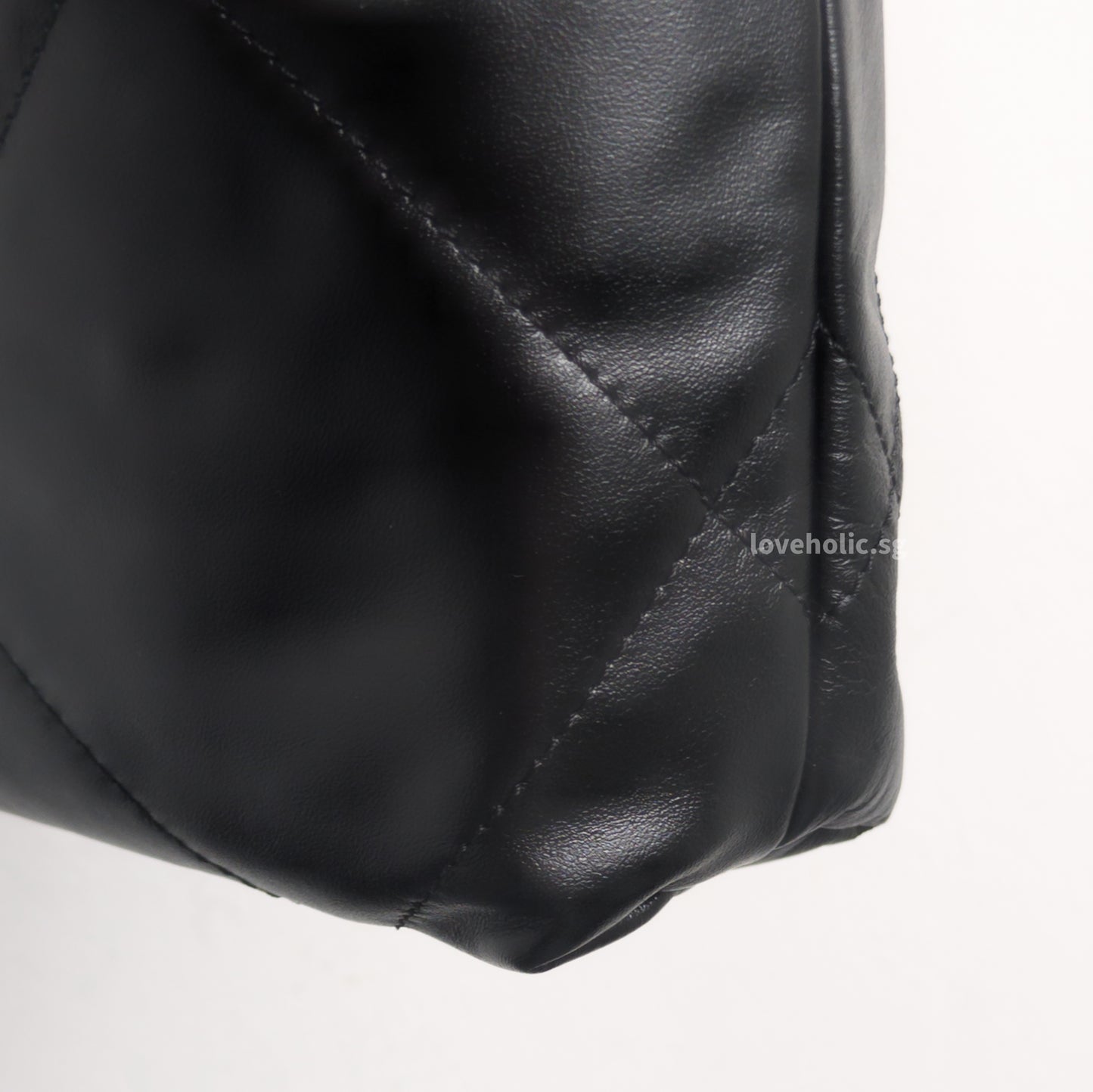 Chanel 22 Mini | Black Shiny Calfskin Gold Hardware