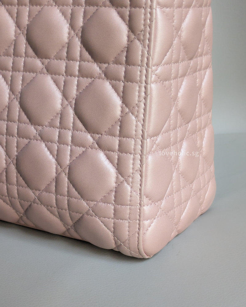 Dior Lady Dior Medium | Pearlescent Lotus Pink Lambskin Light Gold Hardware-details
