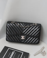 Chanel Classic Flap Chevron Medium | Black Caviar Silver Hardware-front