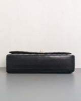 Chanel Classic Flap Chevron Medium | Black Caviar Silver Hardware-details