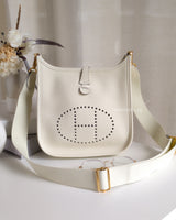 Hermes Evelyne III 23 | Cream Taurillon Clemence Gold Hardware-front