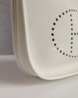 Hermes Evelyne III 23 | Cream Taurillon Clemence Gold Hardware-details