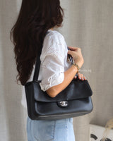 Chanel Maxi Flap 32cm | Black Caviar Silver Hardware-model
