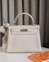 Hermes Kelly 28 | Craie Taurillon Clemence Palladium Hardware-front