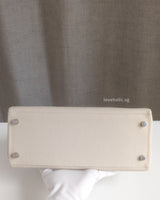 Hermes Kelly 28 | Craie Taurillon Clemence Palladium Hardware-details