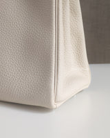 Hermes Kelly 28 | Craie Taurillon Clemence Palladium Hardware-details