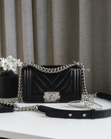 Chanel Boy Chevron Small | Black Caviar Silver Hardware-front
