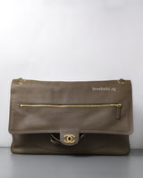 Maxi Flap 38cm | 26A Dark Khaki Caviar Gold Hardware