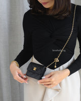 Chanel Flap Card holder Pearl Crush  | Black Lambskin Brushed Gold Hardware-model