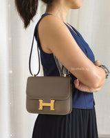 Constance Mini 18 | Etoupe 18 Epsom Gold Hardware