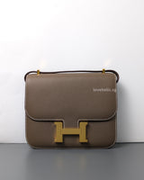 Constance Mini 18 | Etoupe 18 Epsom Gold Hardware