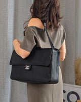 Chanel Maxi Flap 38cm  | 26A Black Caviar Silver Hardware-model
