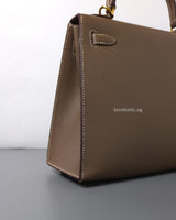 Hermes Kelly Sellier 25 | Etoupe Epsom Gold Hardware-details