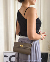 Hermes Kelly To Go Etoupe Epsom Gold Hardware-model