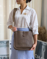 Hermes Evelyne 29 | Etoupe Taurillon Clemence Palladium Hardware-model