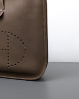 Hermes Evelyne 29 | Etoupe Taurillon Clemence Palladium Hardware-details