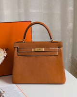 Hermes Kelly Retourne 28 | Gold Togo Gold Hardware-front