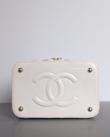 Chanel Vanity Case Beige x White Ratten/Shiny Calfskin Silver Hardware-details