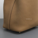 Picotin Lock 18 Biscuit Taurillon Clemence Gold Hardware