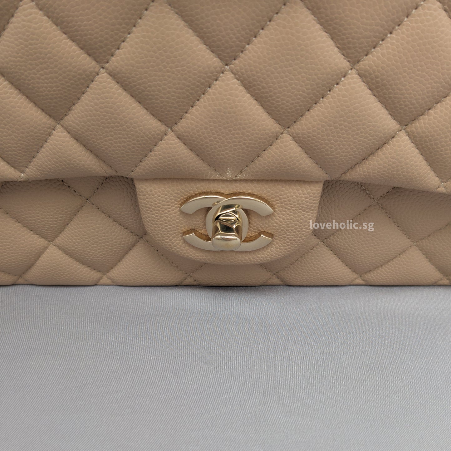 Classic Flap Medium | 19B Dark Beige Caviar Light Gold Hardware