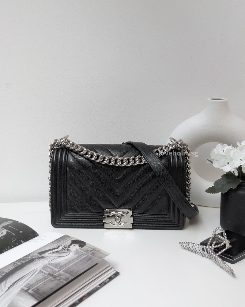 Chanel Boy Chervon Medium | Black Caviar Silver Hardware