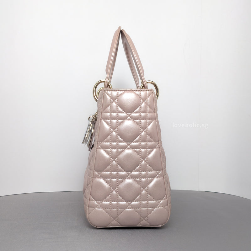 Dior Lady Dior Medium | Pearlescent Lotus Pink Lambskin Light Gold Hardware-details