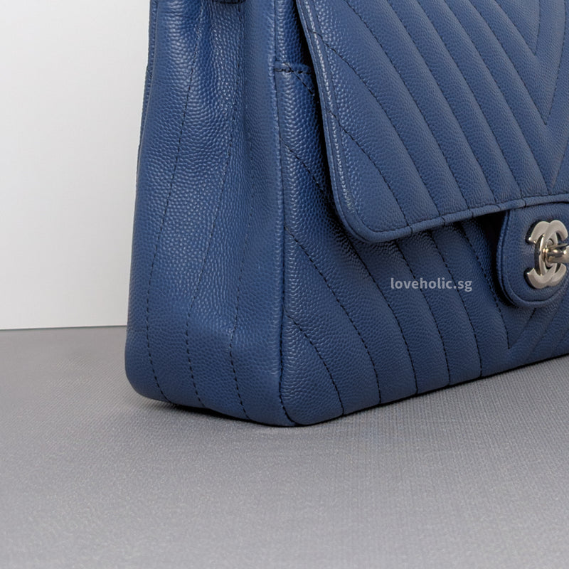 Classic Flap Chevron Medium | Navy Caviar Silver Hardware