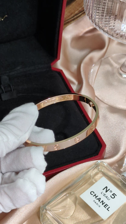 Love Bracelet Classic Size 17 | 18K Rose Gold