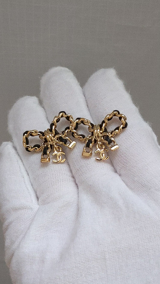 Earrings Ribbon | Black Gold Hardware