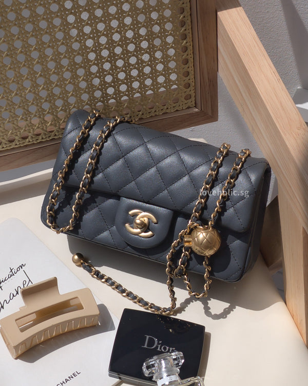 Chanel Pearl Crush Mini Rectangle (22B Grey Lambskin, Gold Hardware,  Luxury, Bags & Wallets on Carousell