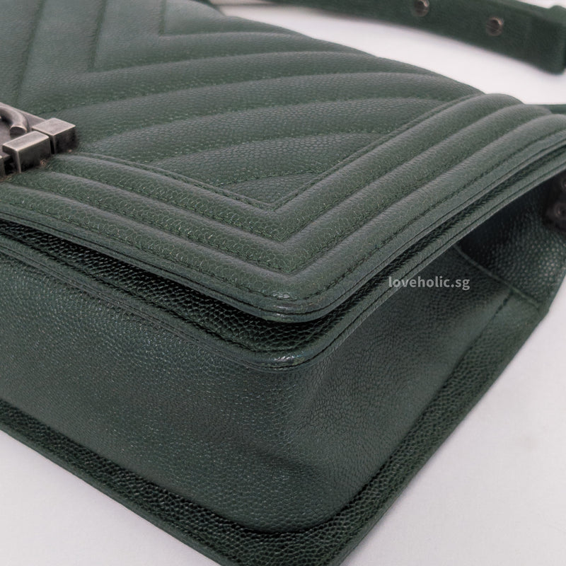 Chanel Boy Chervon Old Medium | Dark Green Caviar Ruthenium Hardware