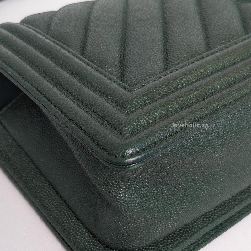 Chanel Boy Chervon Old Medium | Dark Green Caviar Ruthenium Hardware