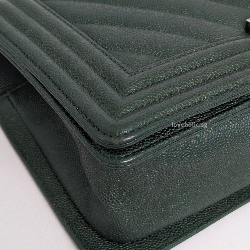 Chanel Boy Chervon Old Medium | Dark Green Caviar Ruthenium Hardware