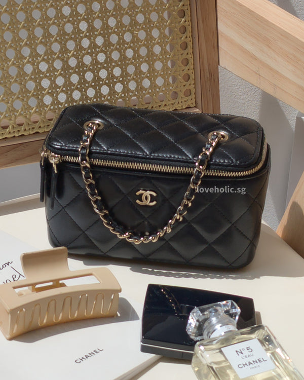 CHANEL bag review and wear and tear - timeless classic double flap black  caviar with gold hardware 