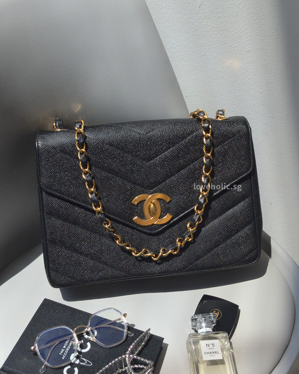 Chanel 23S Heart Logo Zipped Coin Purse / Card Holder in Black Lambski –  Brands Lover