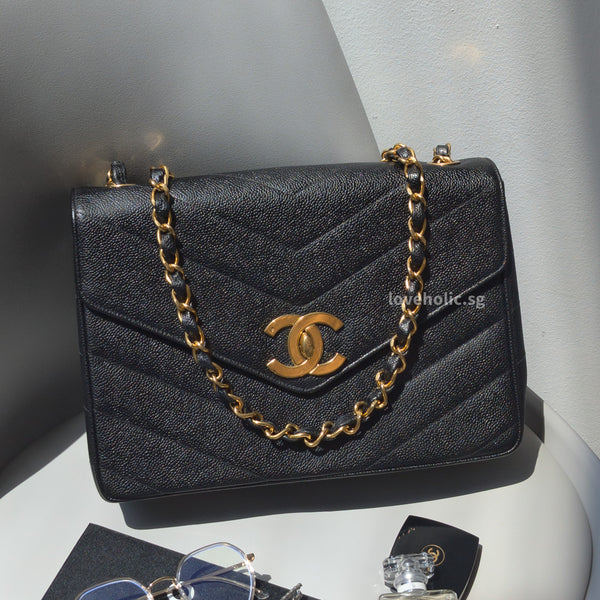 Chanel Black Quilted Patent Leather Jumbo Classic Double Flap Bag For Sale  at 1stDibs